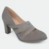 Journee Collection Women's Comfort Loren Pump