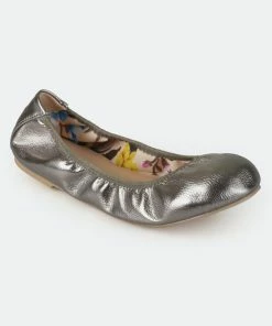 Journee Collection Women&apos;s Lindy Flat