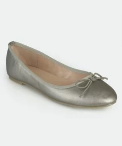 Journee Collection Women's Vika Flat