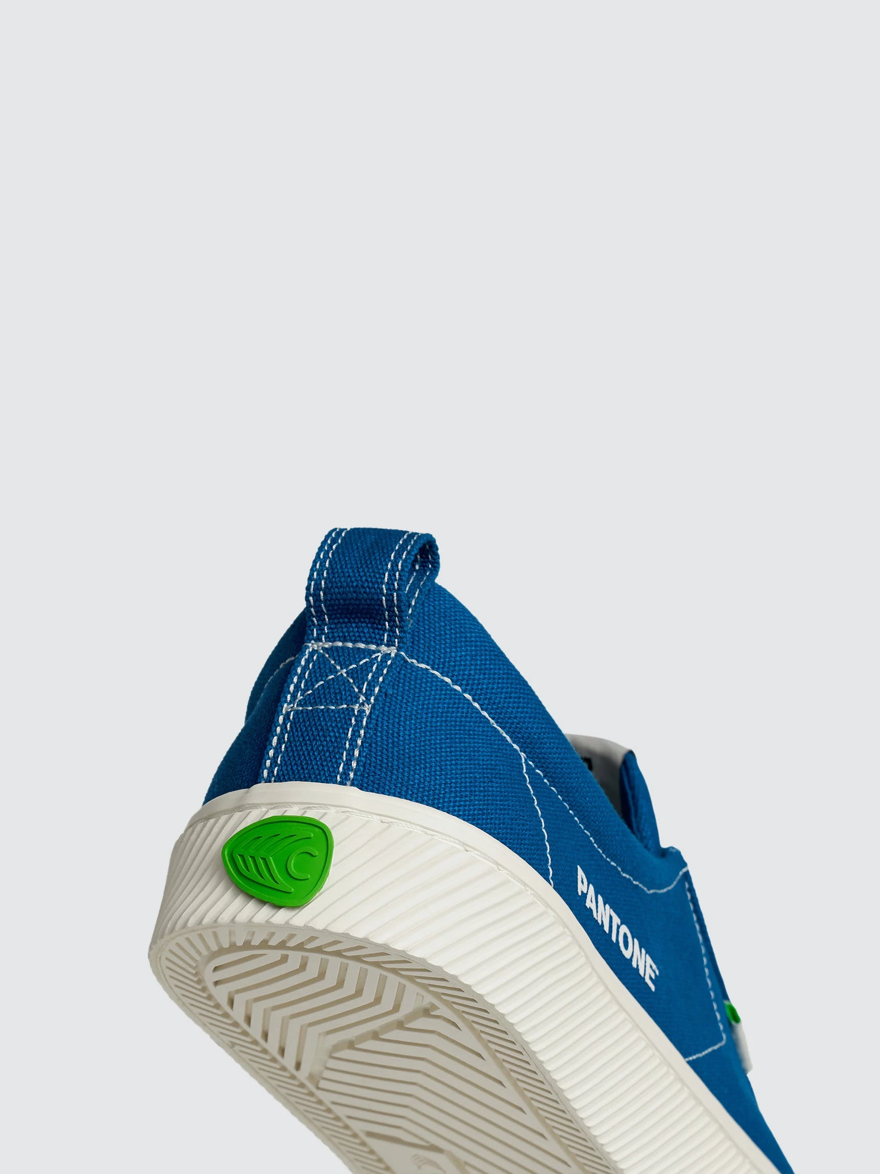 CARIUMA OCA Low Pantone Classic Blue Canvas Contrast Thread Sneaker Women - Image 6