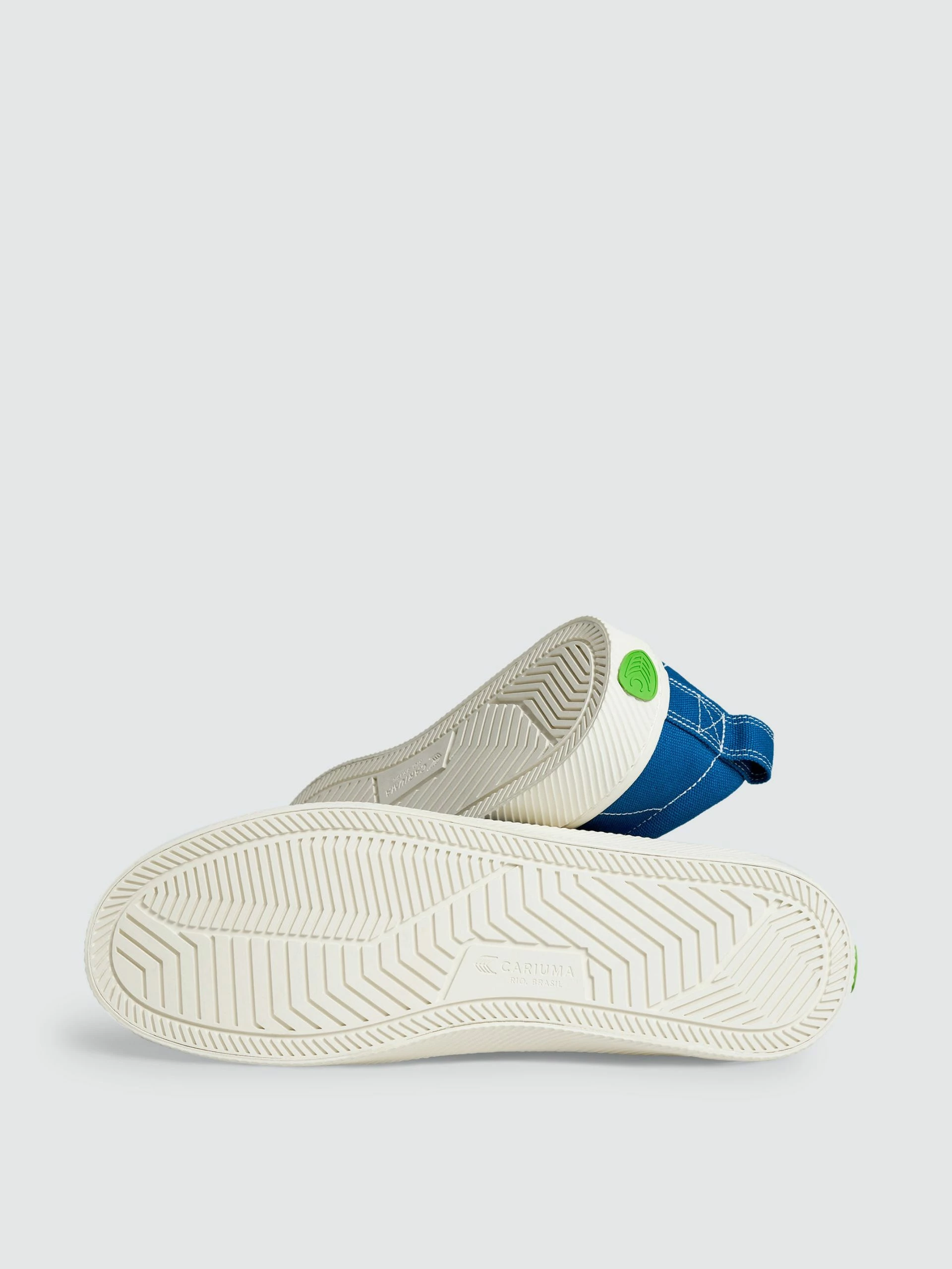 CARIUMA OCA Low Pantone Classic Blue Canvas Contrast Thread Sneaker Women - Image 4