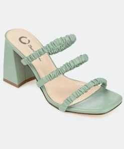 Journee Collection Women&apos;s Tru Comfort Foam Reagaan Pump