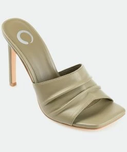 Journee Collection Women's Tru Comfort Foam Camber Pump