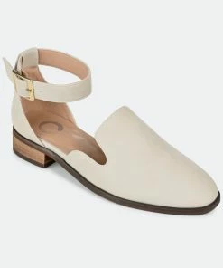Journee Collection Women&apos;s Wide Width Loreta Flat