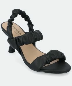 Journee Collection Women&apos;s Amaree Pumps Flats