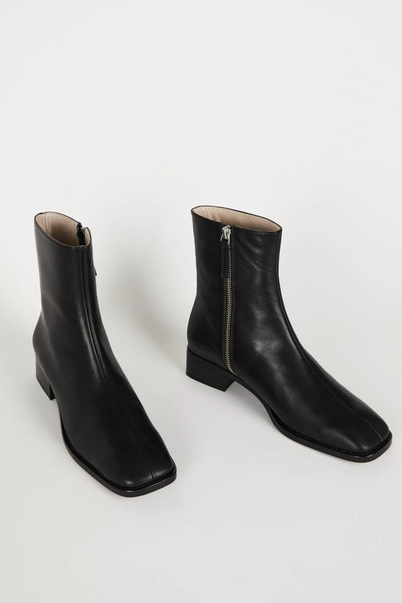 Intentionally Blank Tour Black