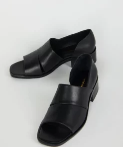 Intentionally Blank Giraffe Sandal