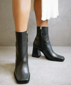 ALOHAS South Leather Boots