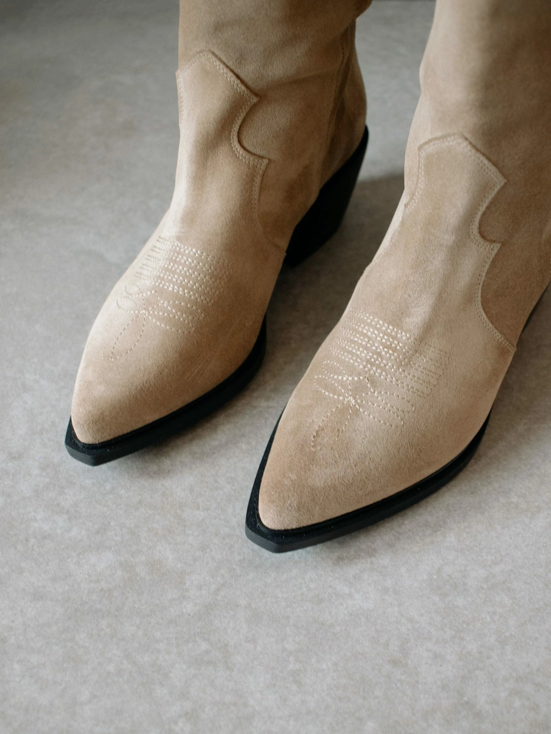 ALOHAS Mount Suede Desert Boot - Image 2