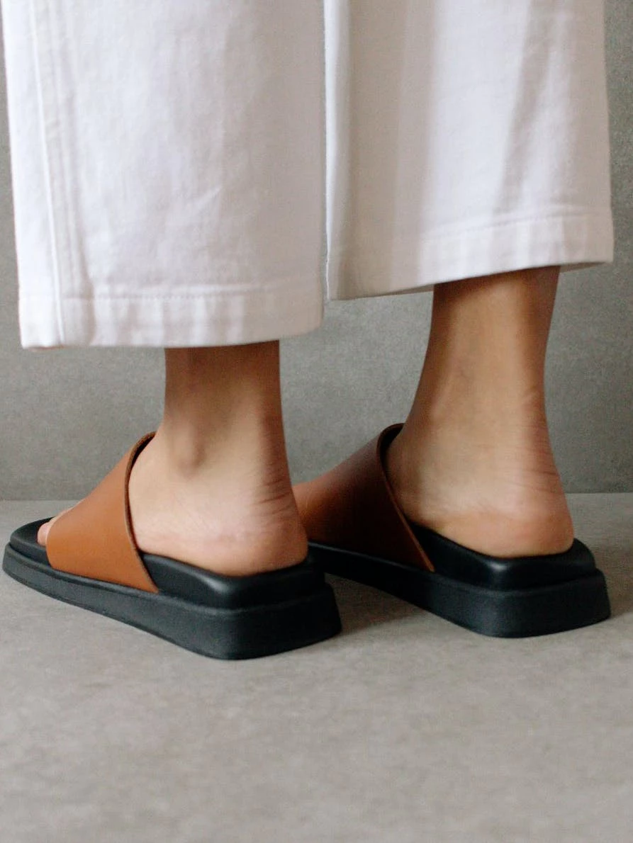 ALOHAS Toe Ring Flop - Tan - Image 4