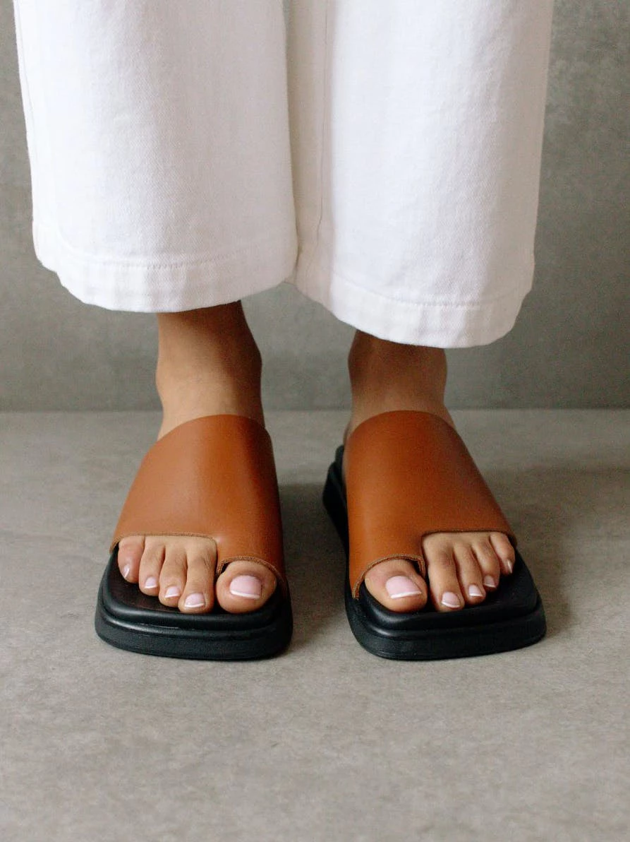 ALOHAS Toe Ring Flop - Tan - Image 6