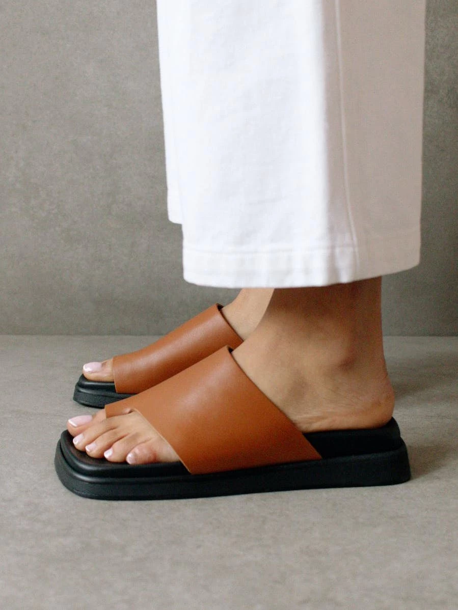 ALOHAS Toe Ring Flop - Tan - Image 5