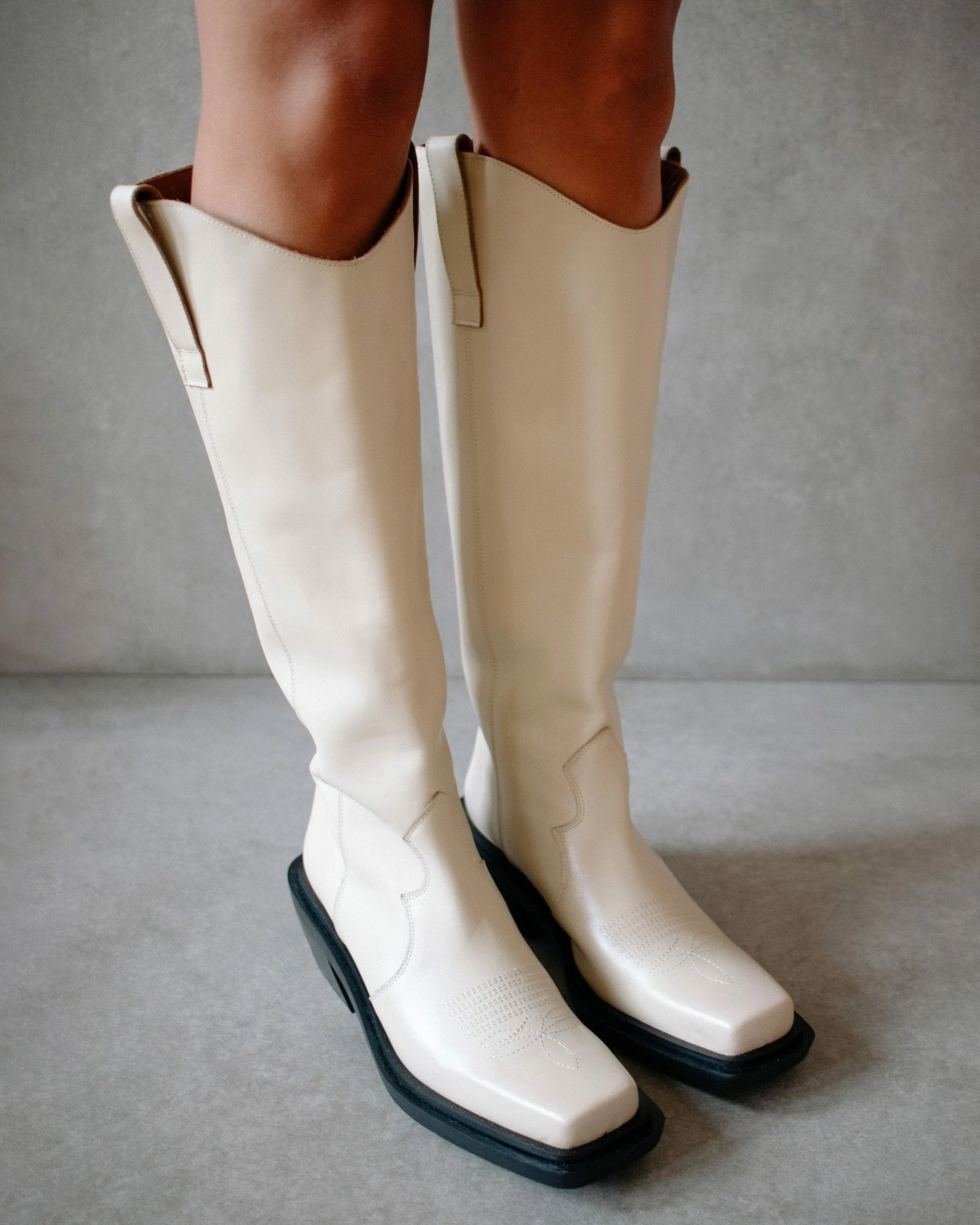 ALOHAS Cattle Ivory Leather Boots