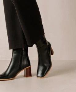 ALOHAS West Leather Boots