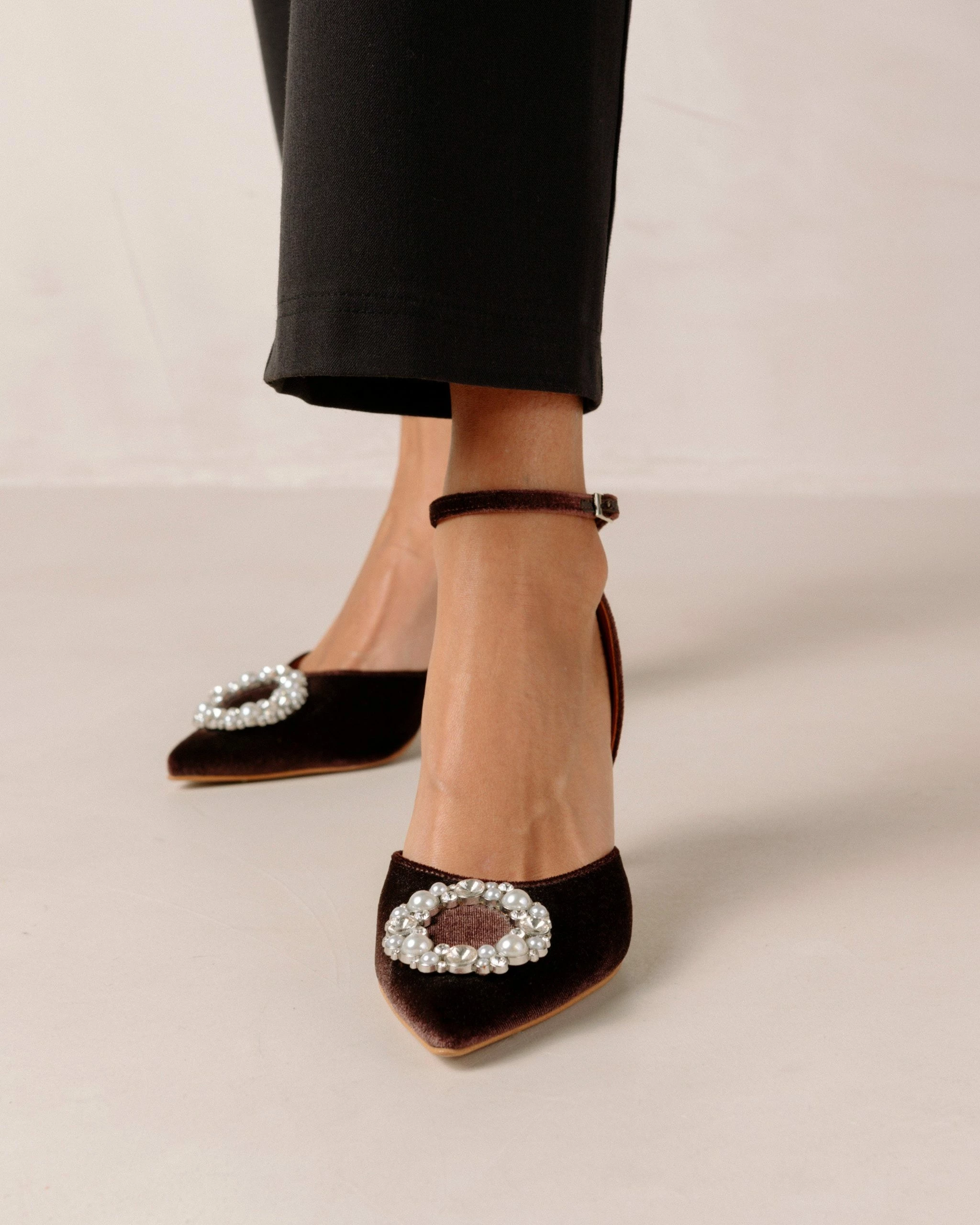 ALOHAS Cinderella Crystal Velvet Coffee Brown Pumps