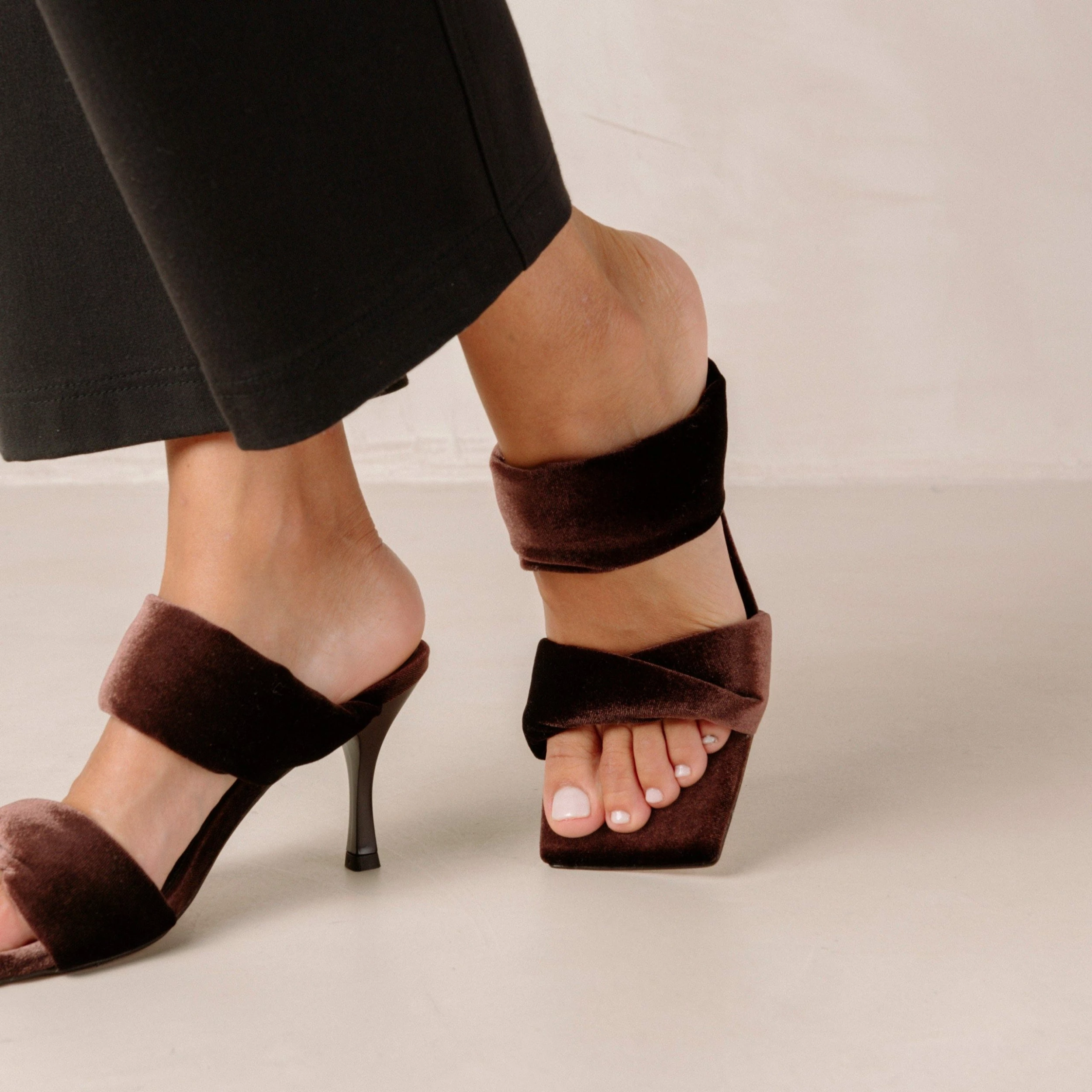 ALOHAS Twist Strap Sandals - Velvet Coffee Brown - Image 4