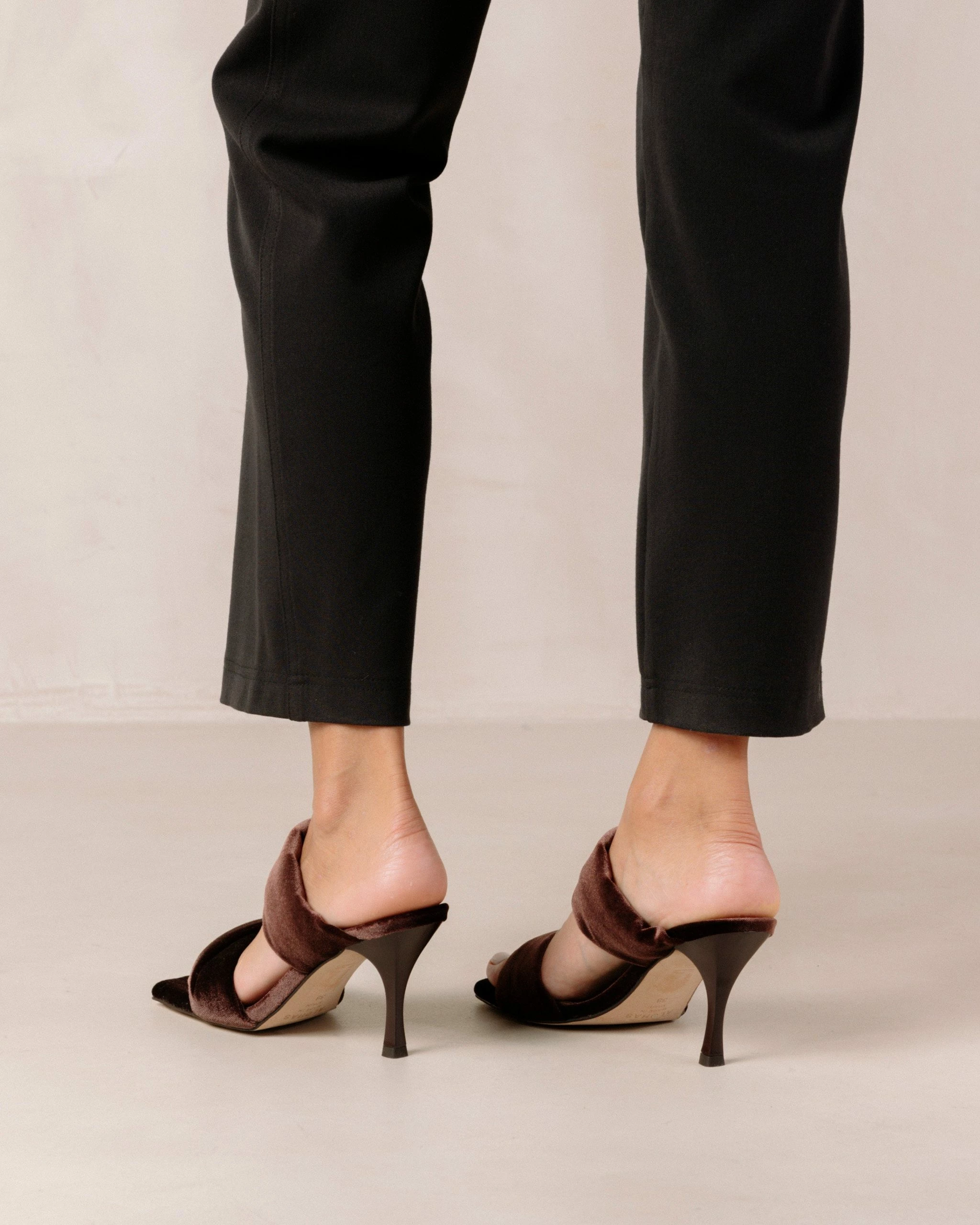 ALOHAS Twist Strap Sandals - Velvet Coffee Brown - Image 5