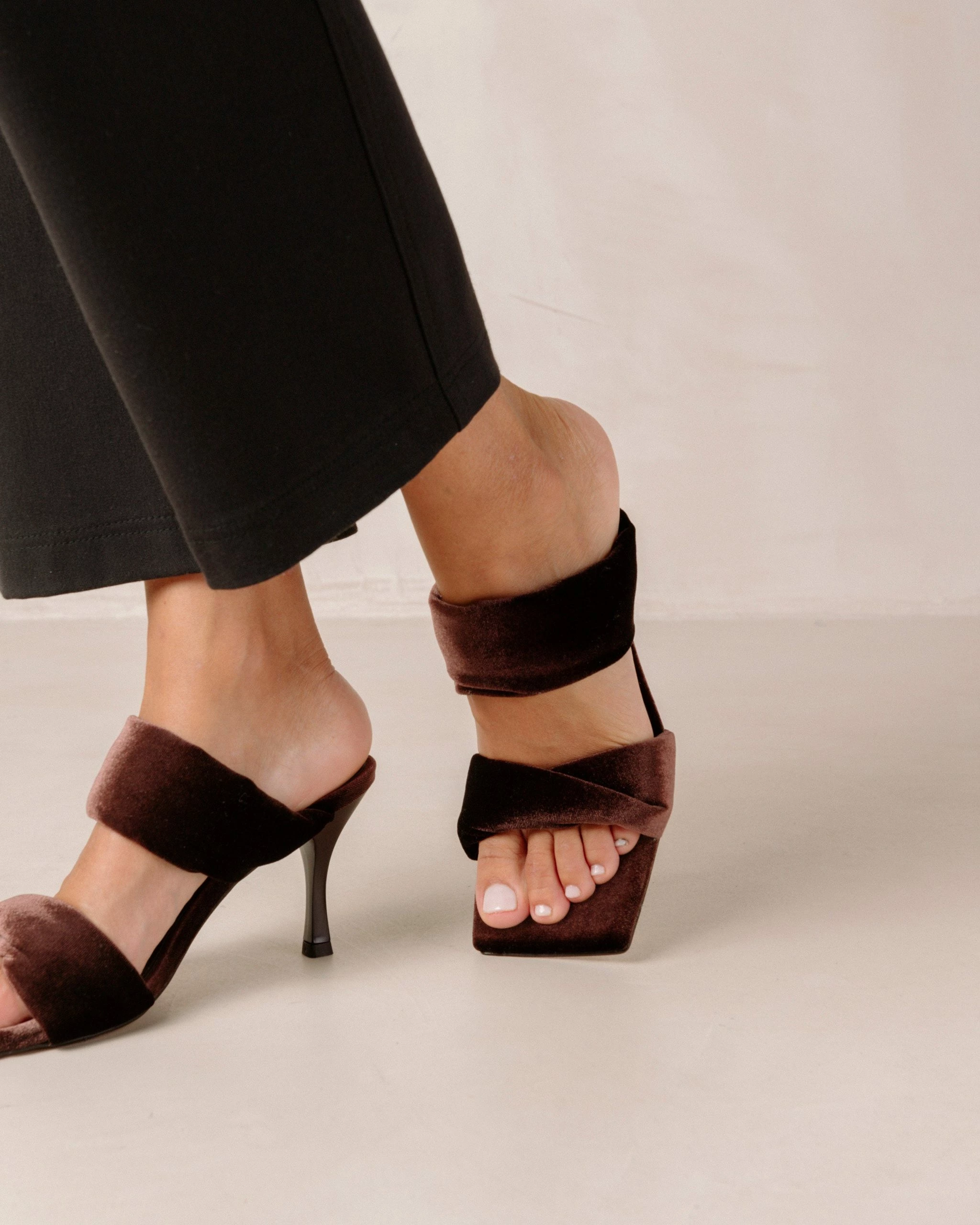 ALOHAS Twist Strap Sandals - Velvet Coffee Brown - Image 3