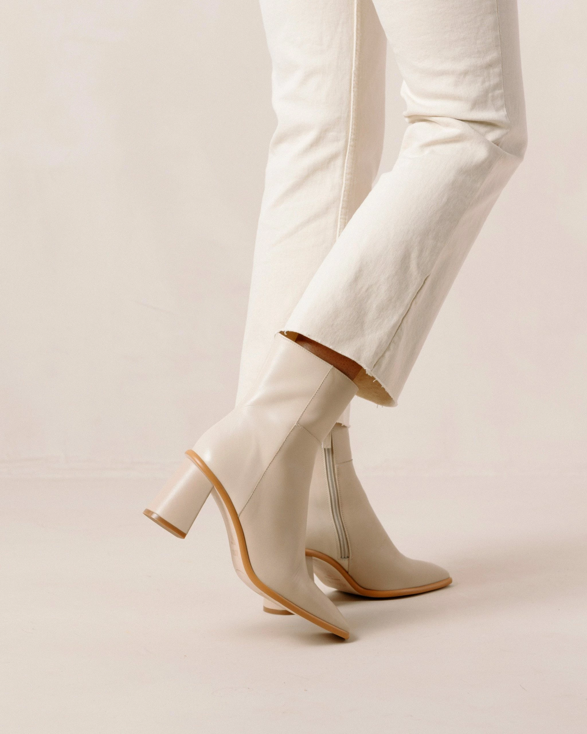 ALOHAS West Leather Boots - Image 5